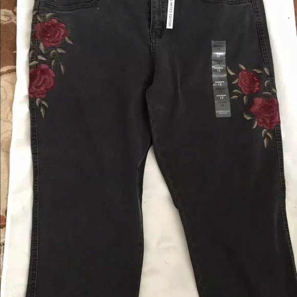 Aeropostale Girlfriend Relax Slim Fit Jean - Picture 4 of 8